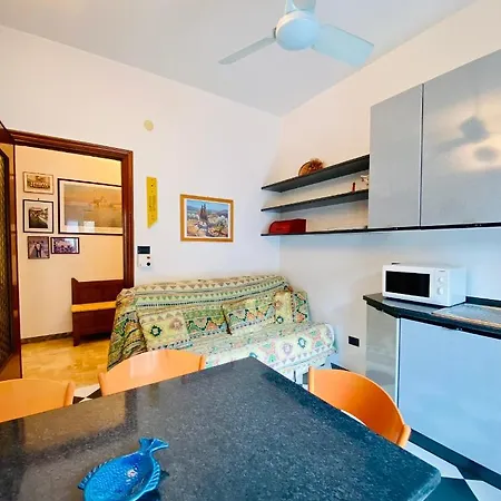 Hostdomus - Bilocale Sul Borgo Finale Ligure