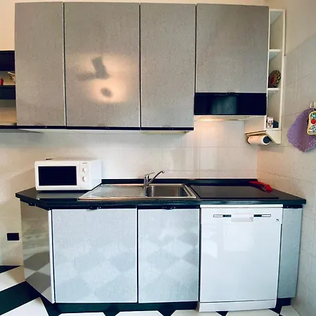 Hostdomus - Bilocale Sul Borgo Finale Ligure