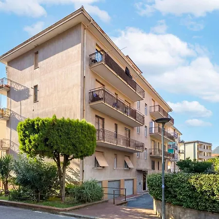 Hostdomus - Bilocale Sul Borgo